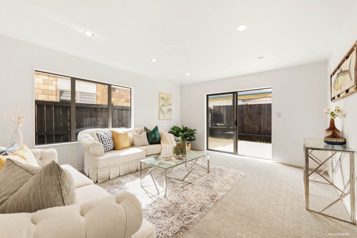 11 Bushpark Place, Flat Bush, Auckland - Carousel 1