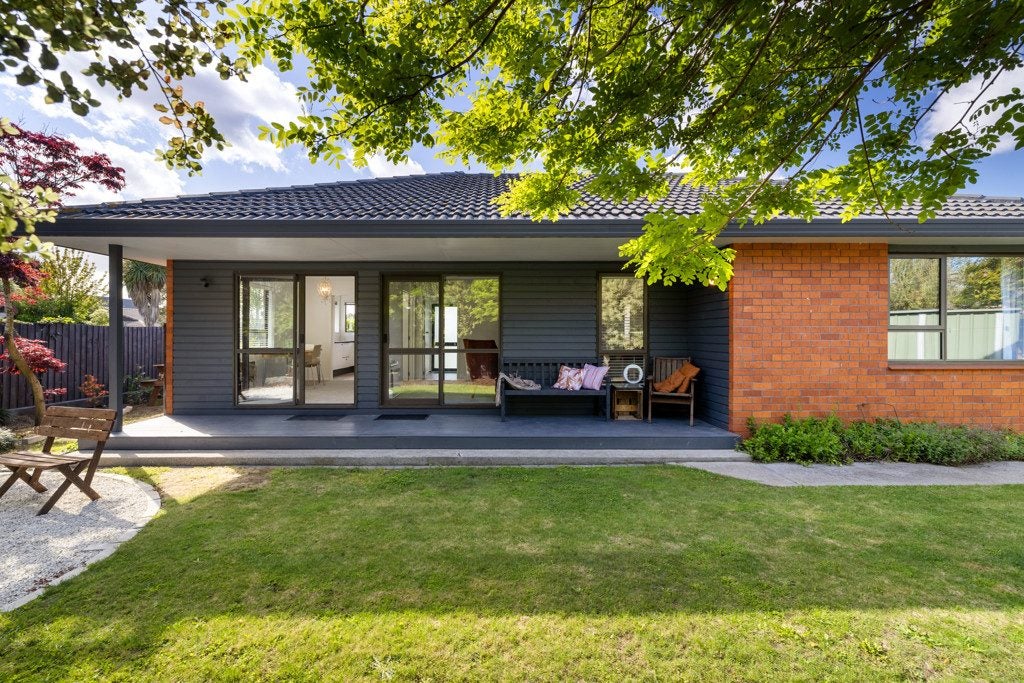 1/27 Royleen Street, Casebrook, Christchurch - Carousel 1