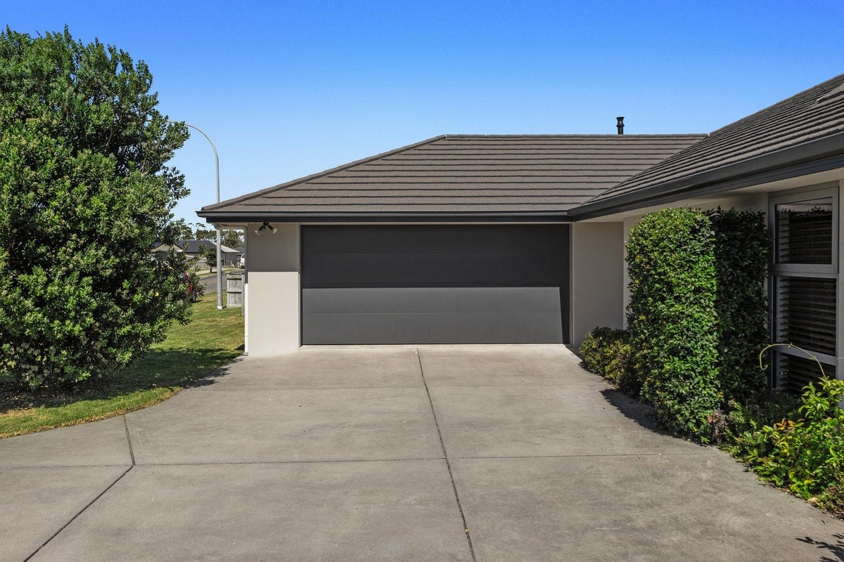 15 Dawn Parade, Coastlands, Whakatane - Carousel 27