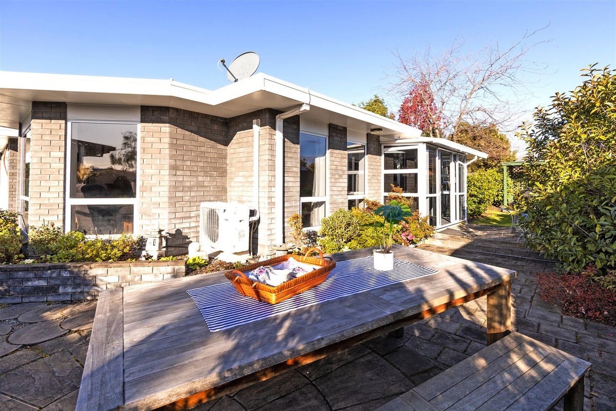 8A Robalan Place, Redwoodtown, Blenheim - Carousel 1