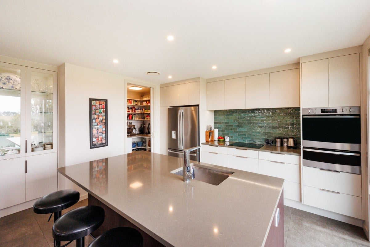 20 Loveston Lane, Kelvin Grove, Palmerston North, Manawatu / Whanganui - Carousel 2