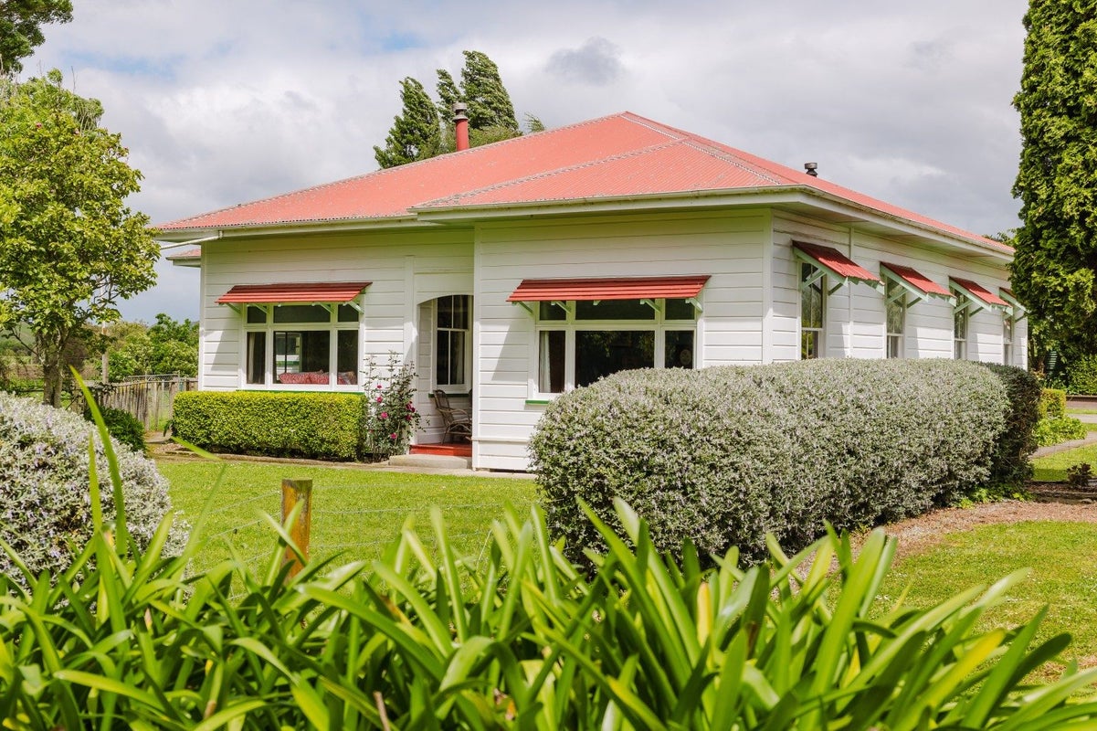 300 Hinemoa Valley Road, Kaitawa, Pahiatua - Carousel 1