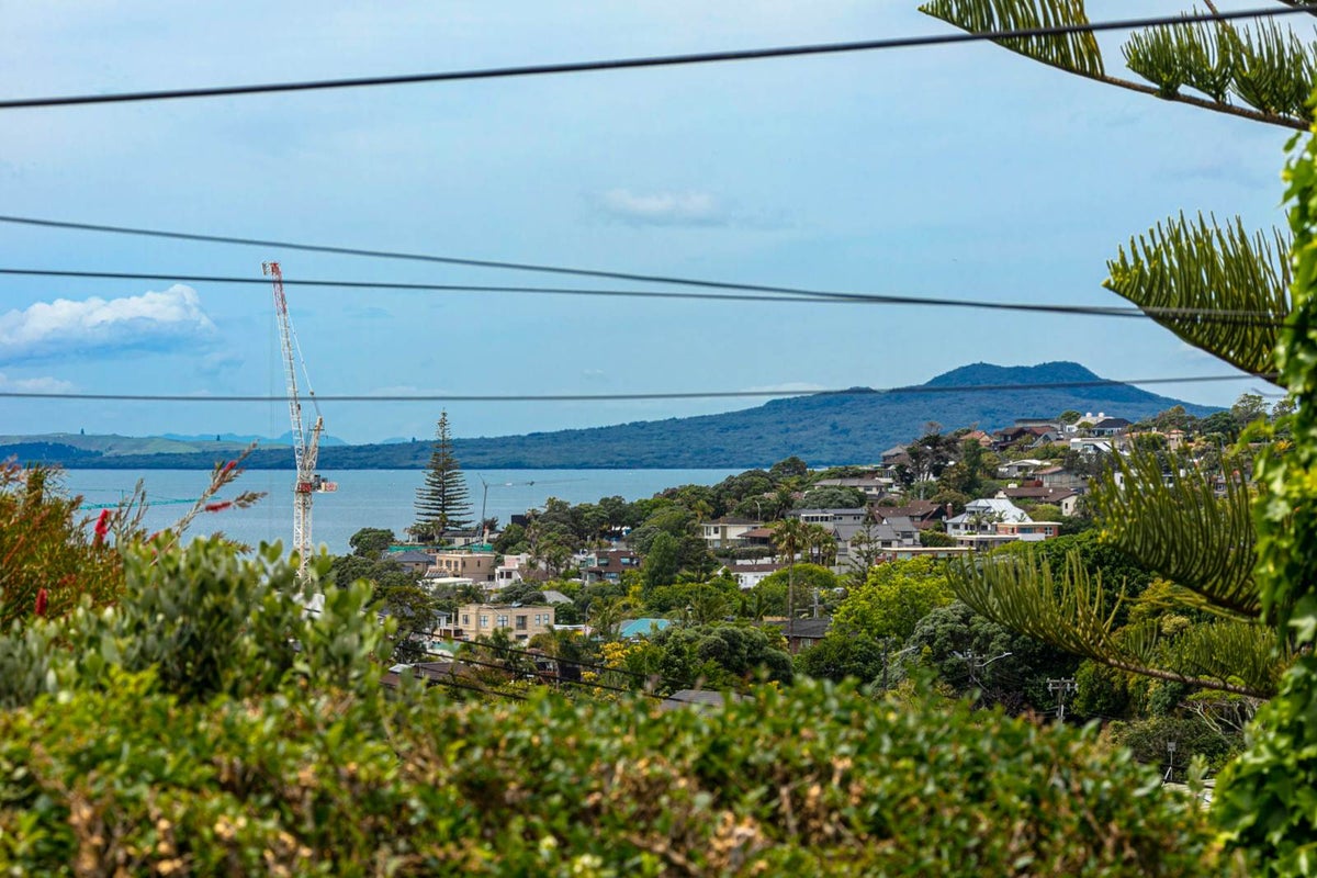 1/25 Hythe Terrace, Mairangi Bay, Auckland - Carousel 2