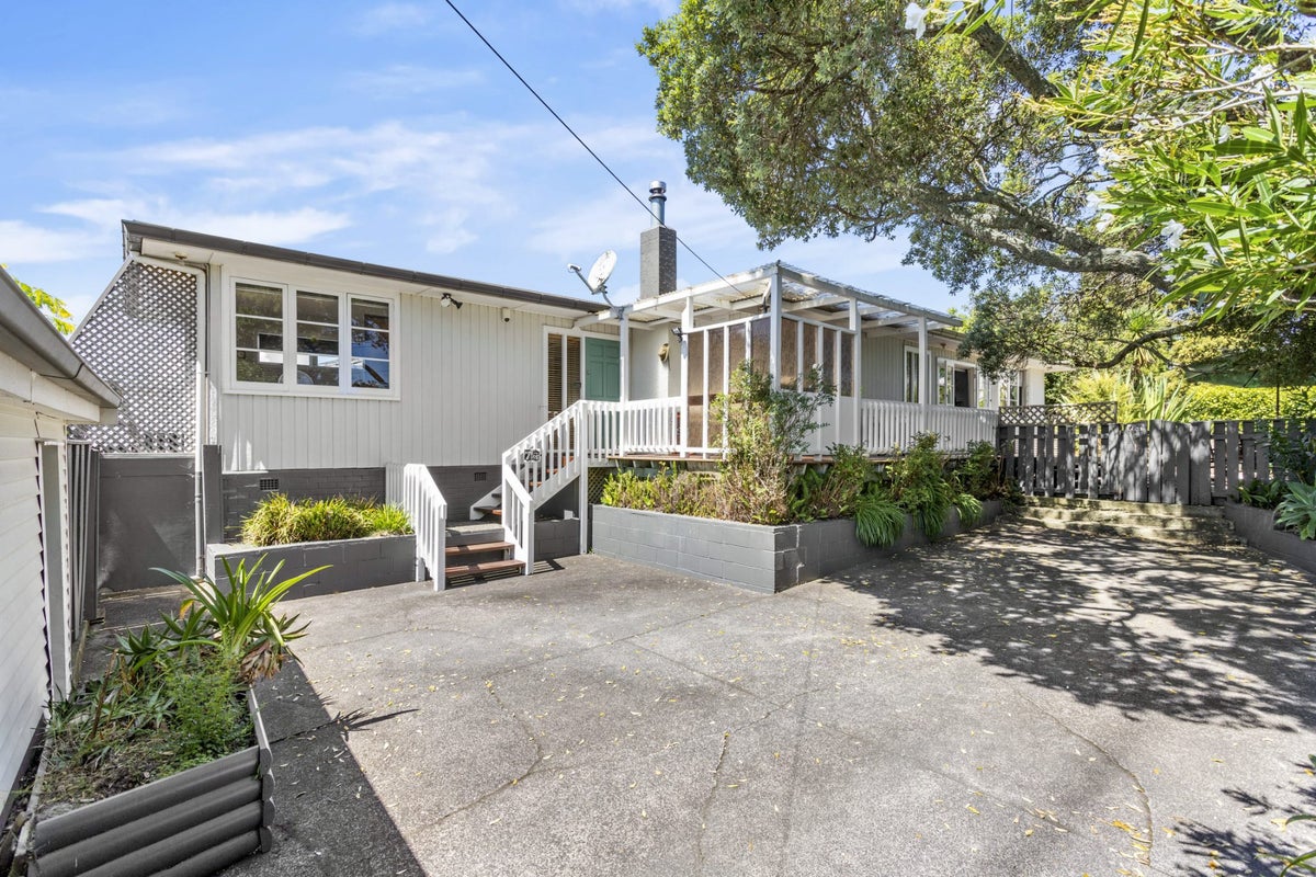 1 Marewa Street, Te Atatu South, Auckland - Carousel 2