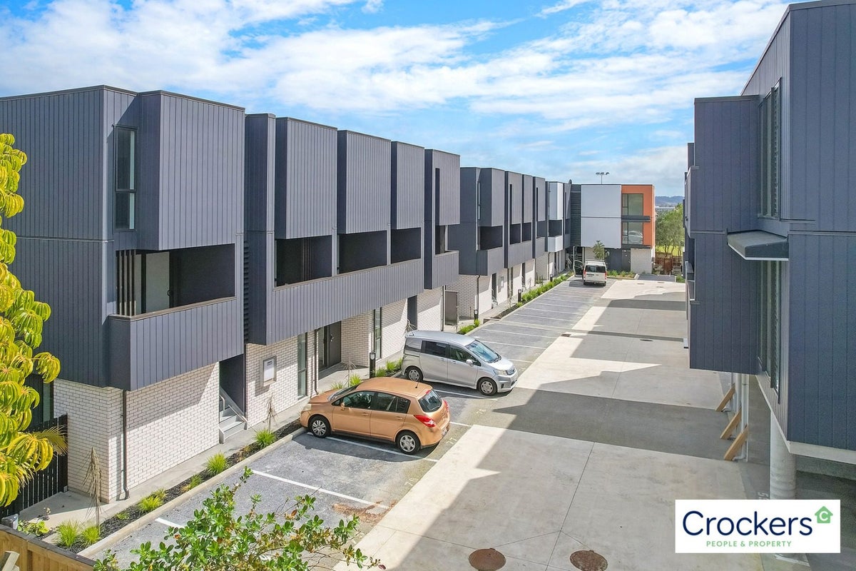 7/2 Treasure Lane, TE ATATU SOUTH, AUCKLAND - Carousel 11