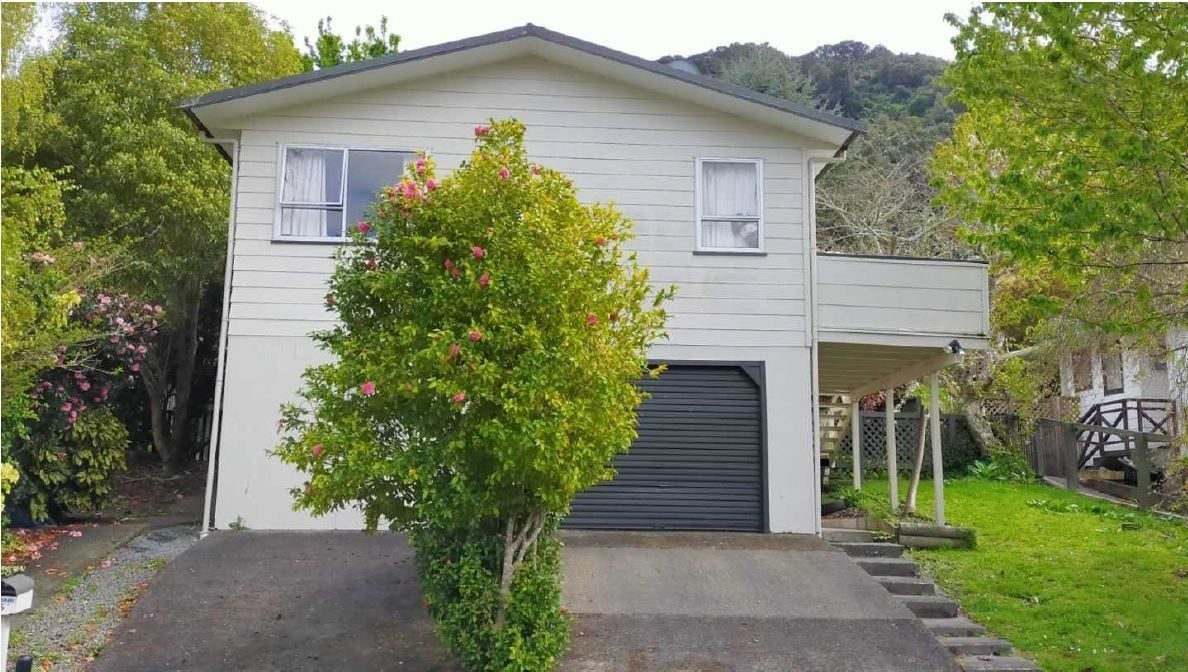 25 Hartford Crescent, Totara Park, Upper Hutt - Carousel 1