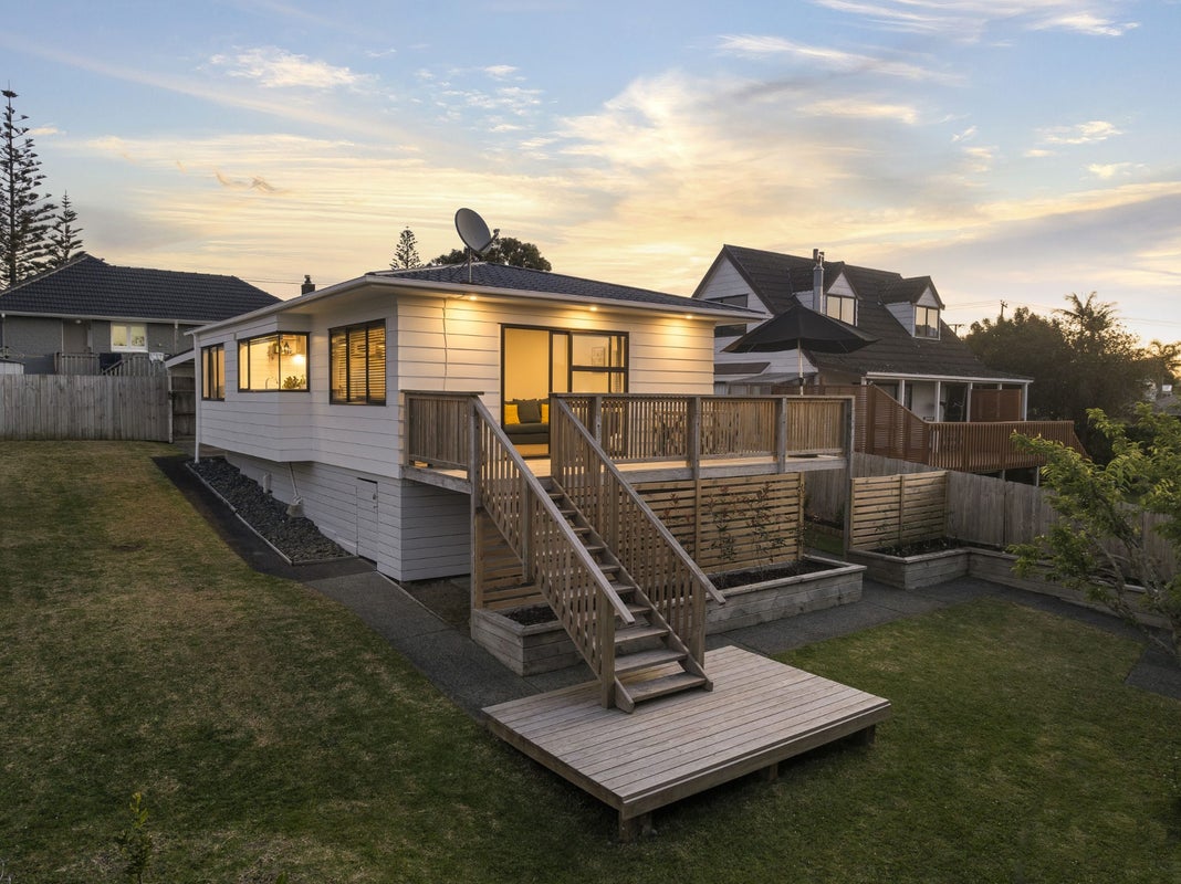 2/15 Tiri Tiri Road, Birkdale, Auckland - Carousel 1