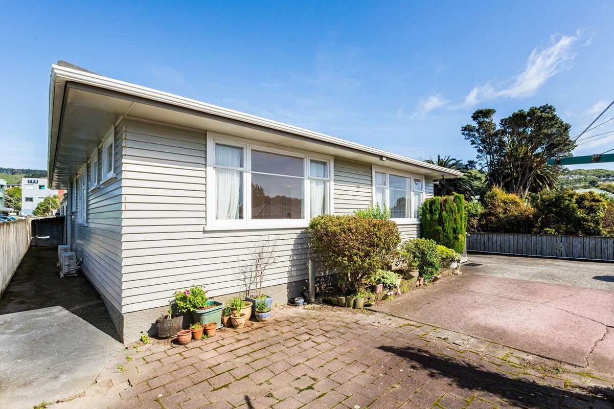 45A Oxford Street, Tawa, Wellington - Carousel 2