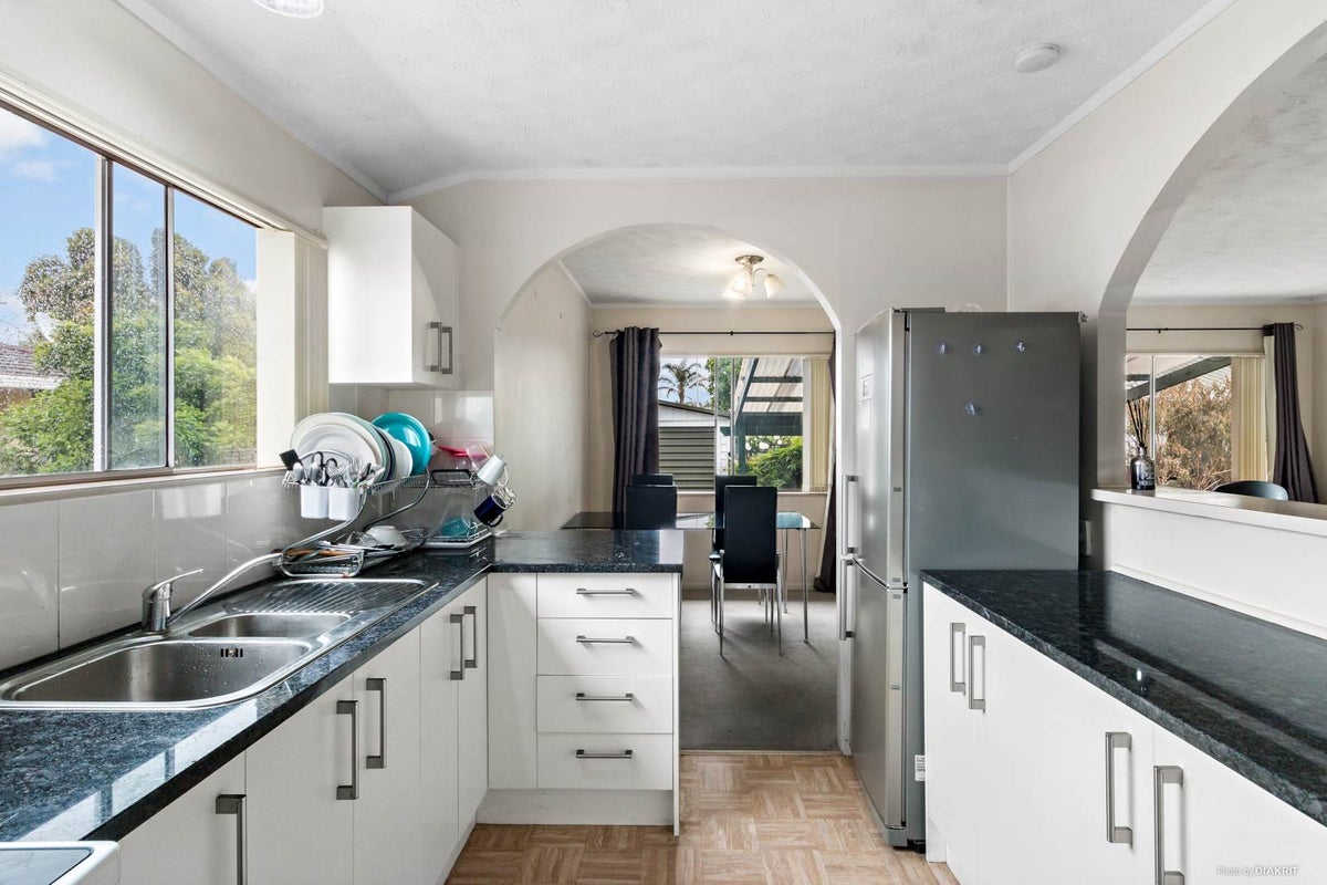 1/30 Challen Close, Conifer Grove, Takanini - Carousel 2