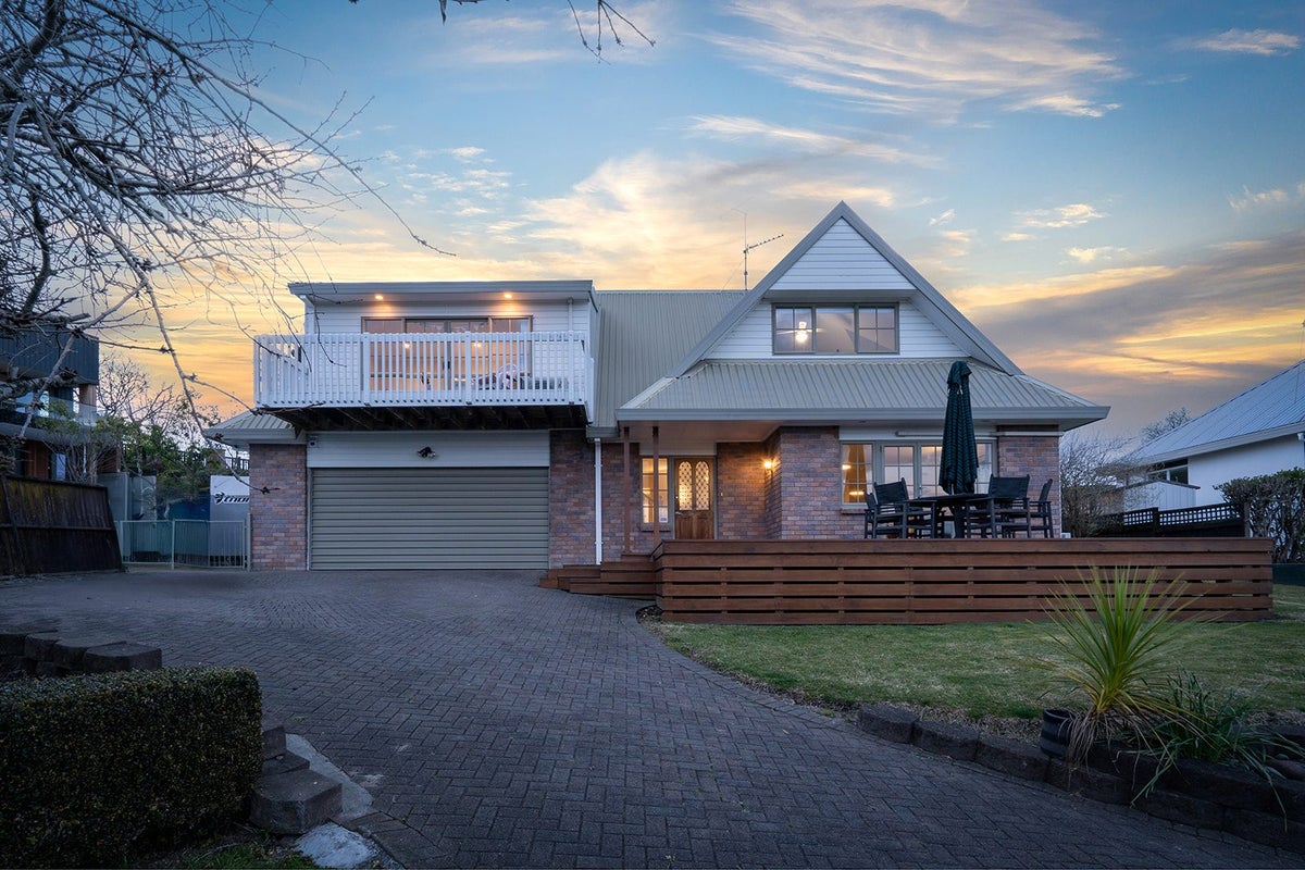 15 Marlowe Drive, Leamington, Cambridge - Carousel 1