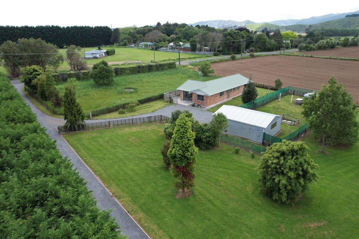 37 Waikawa Beach Road, Manakau, Levin - Carousel 2