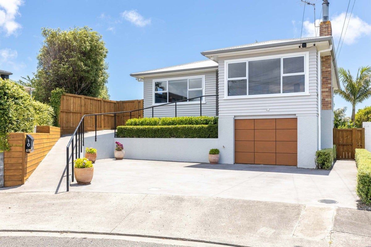 10 Margaret Place, Merrilands, New Plymouth - Carousel 1