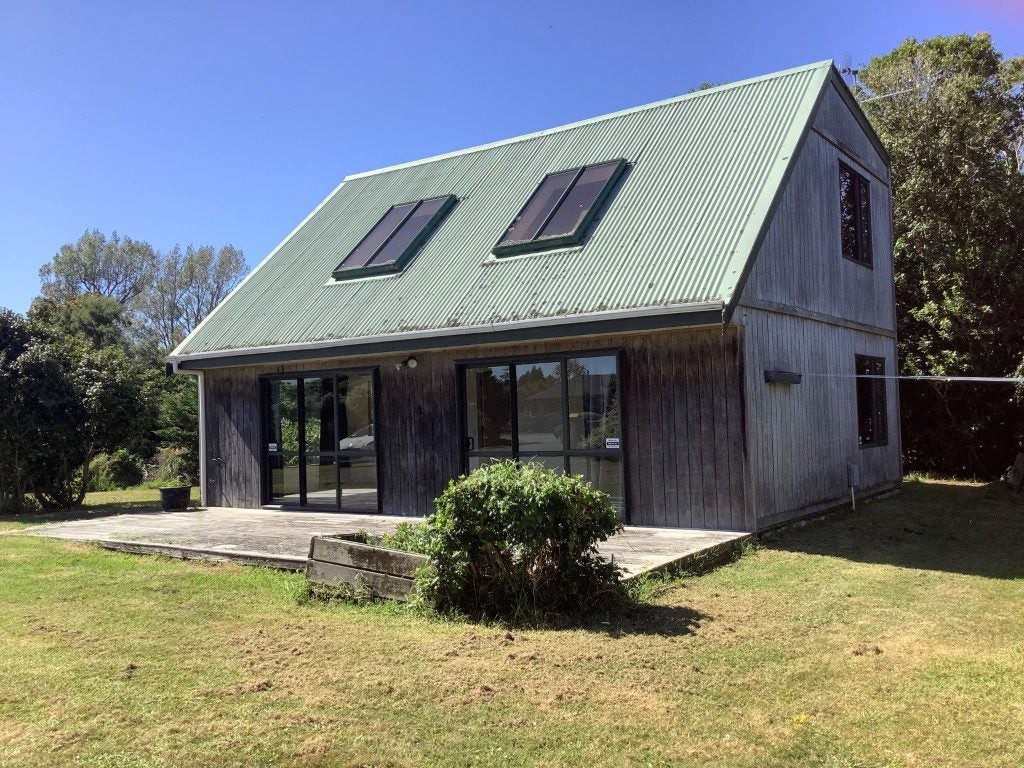 2 Moss Lane, Raumati Beach, Paraparaumu - Carousel 1