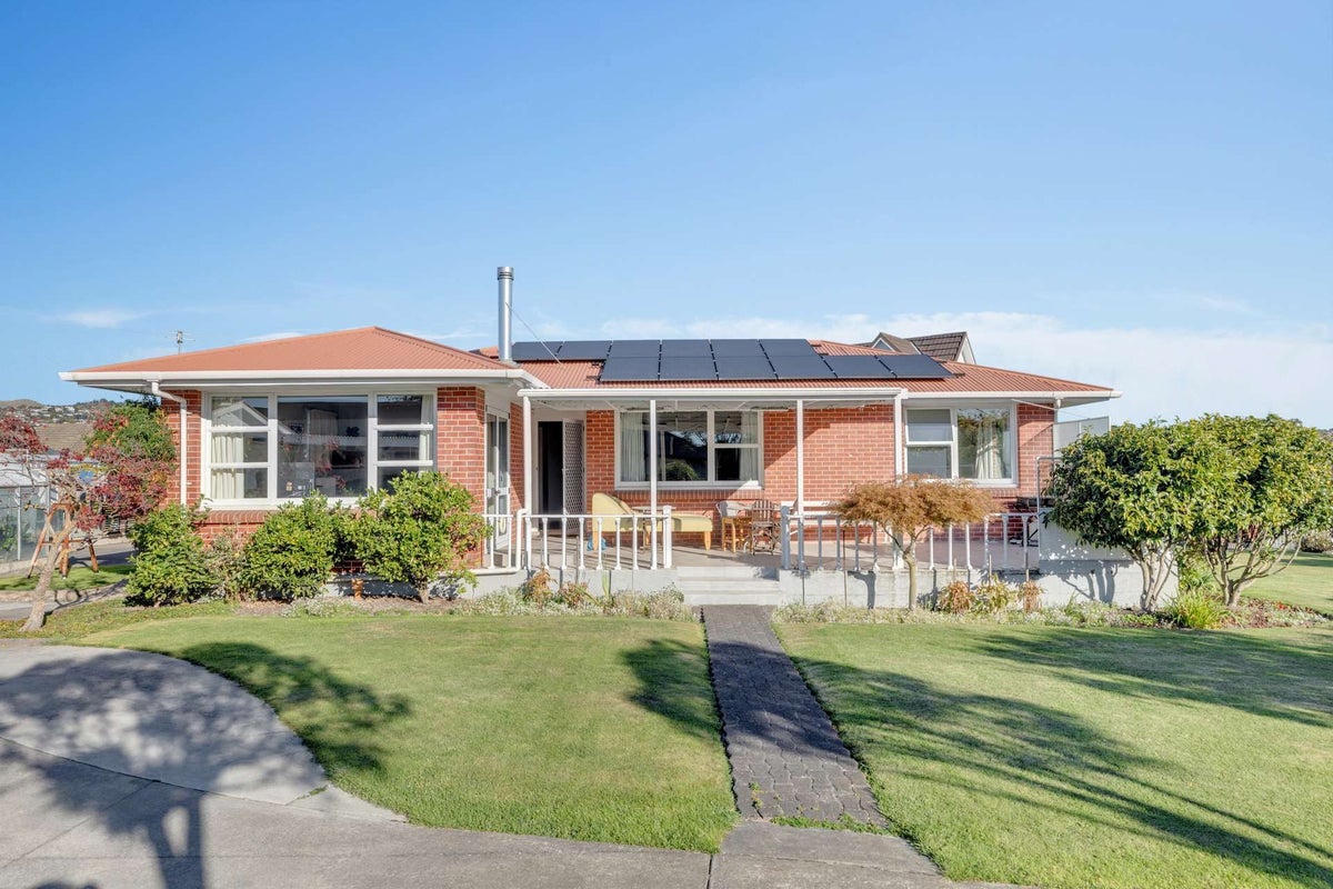 11A Chevy Place, Hoon Hay, Christchurch - Carousel 1