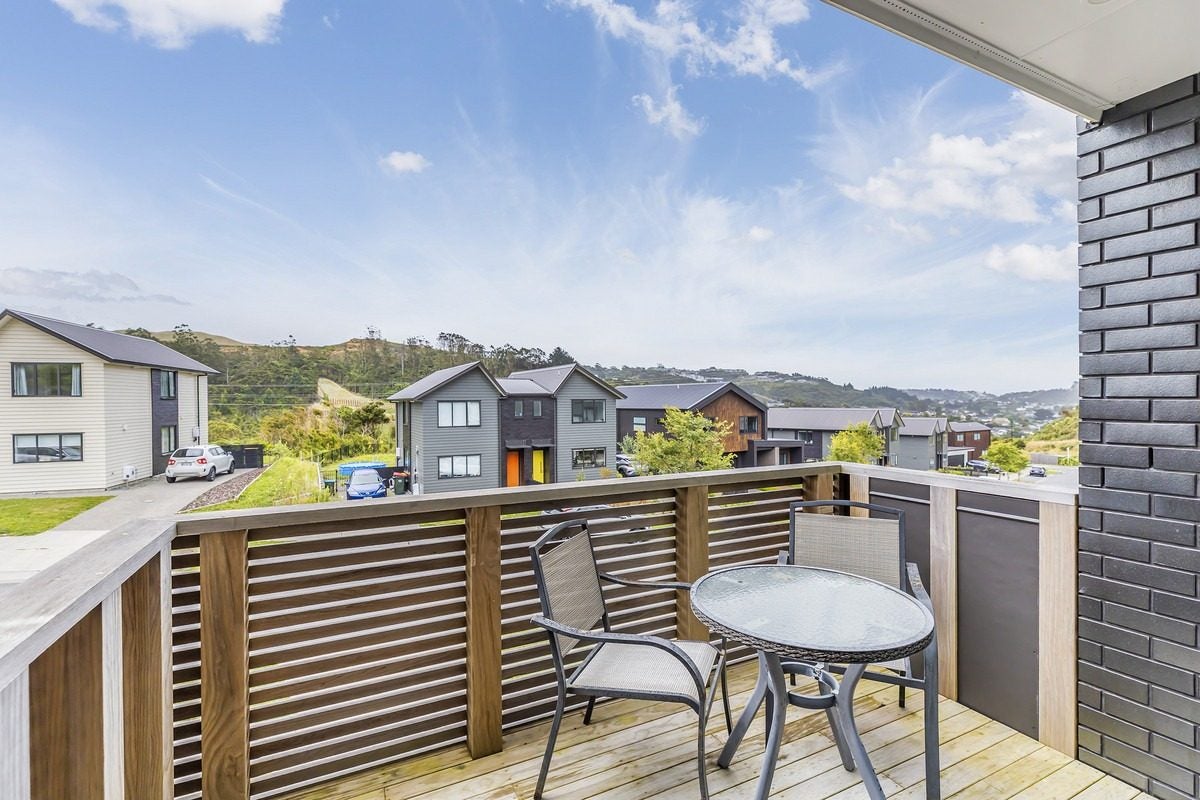 21 Holystone Road, Whitby, Porirua - Carousel 2