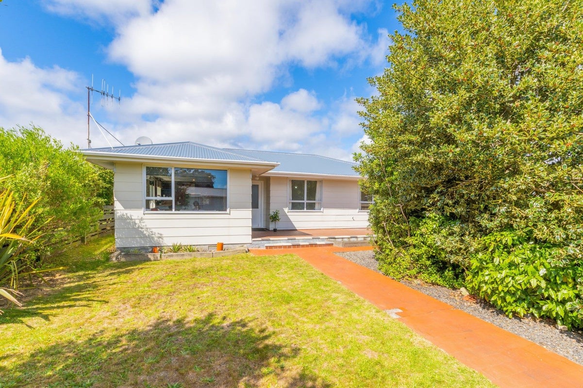 5 Sharda Grove, Paraparaumu Beach, Paraparaumu - Carousel 1