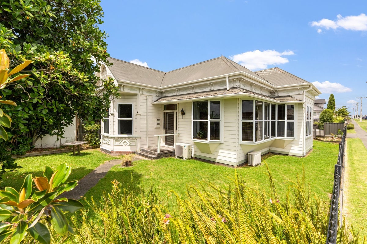 300 Aberdeen Road, Gisborne, Gisborne - Carousel 1