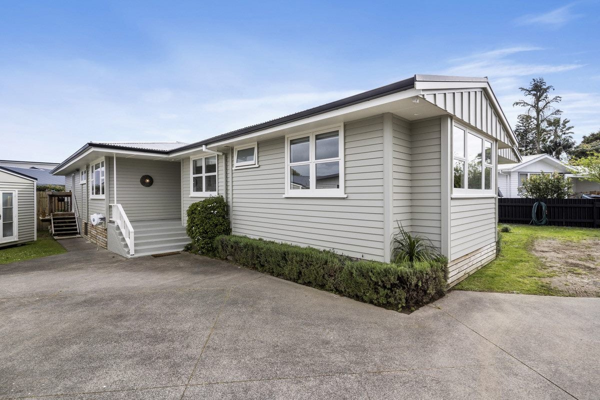59 Graham Avenue, Te Atatu Peninsula, Auckland - Carousel 1