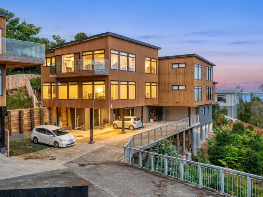6A Waikowhai Road, Mount Roskill, Auckland - Carousel 1