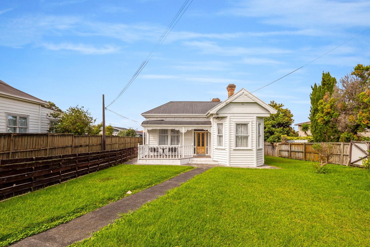 118 Mokoia Road, Chatswood, Auckland - Carousel 1