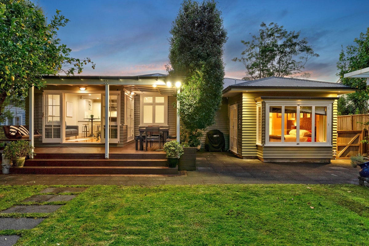 6 Stewart Road, Mount Albert, Auckland - Carousel 1