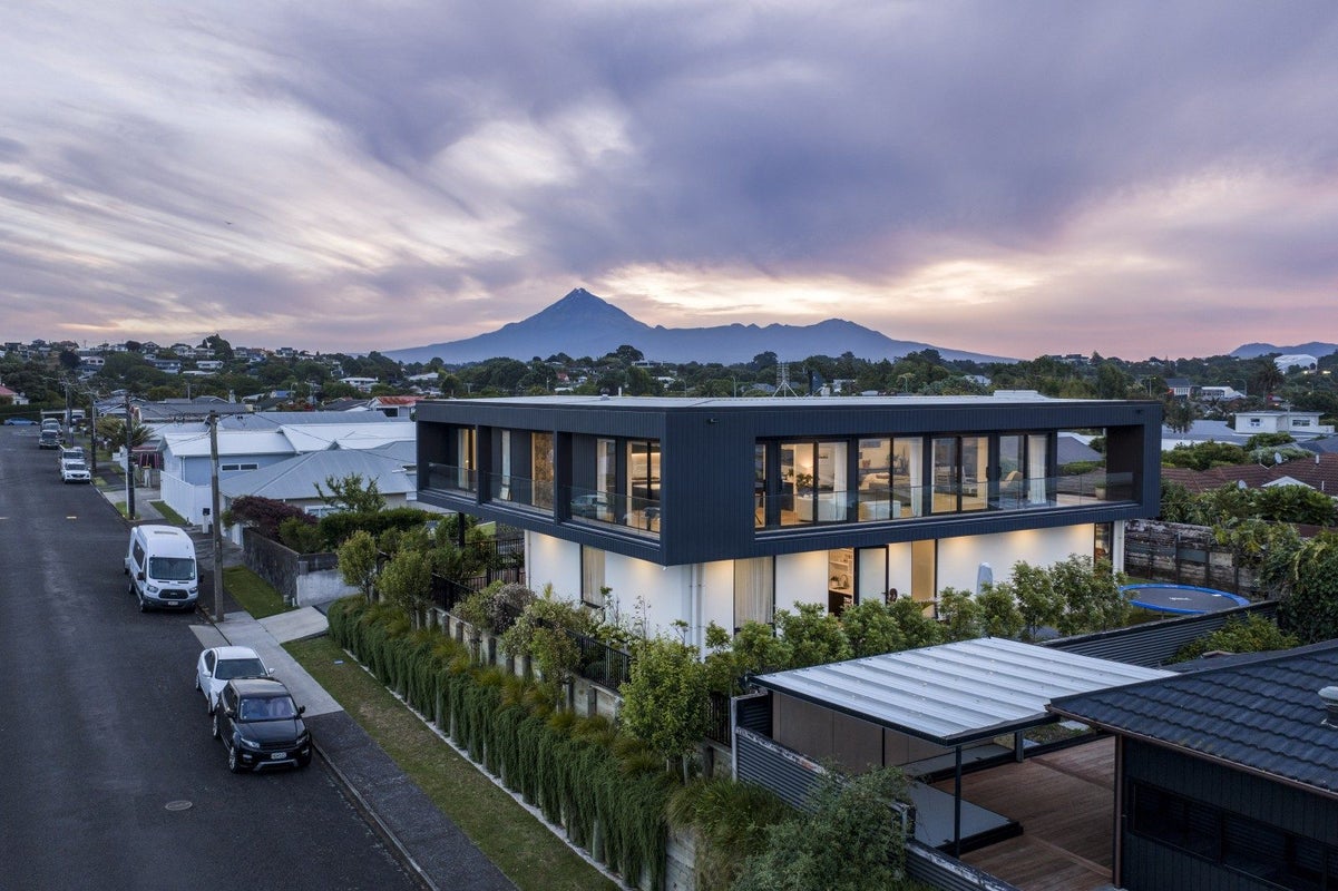 8 Kowhai Street, Strandon, New Plymouth - Carousel 1