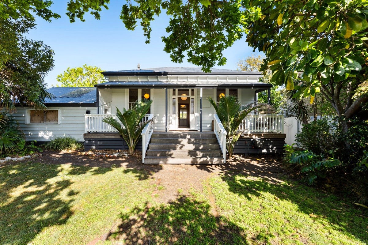 70 Gillies Crescent, Waimarama, Havelock North - Carousel 1