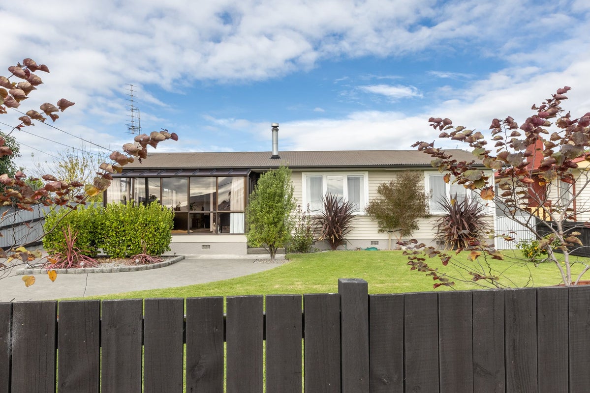 18 Hastie Place, Onekawa, Napier - Carousel 1