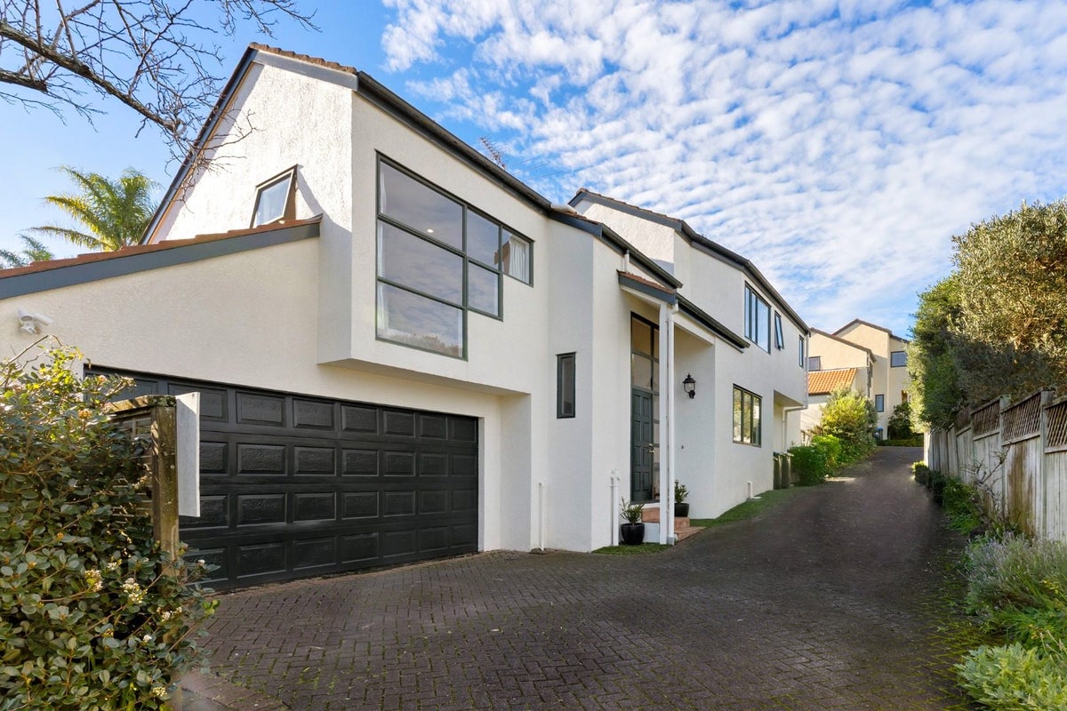 2/22 Rarangi Road, St Heliers, Auckland - Carousel 1