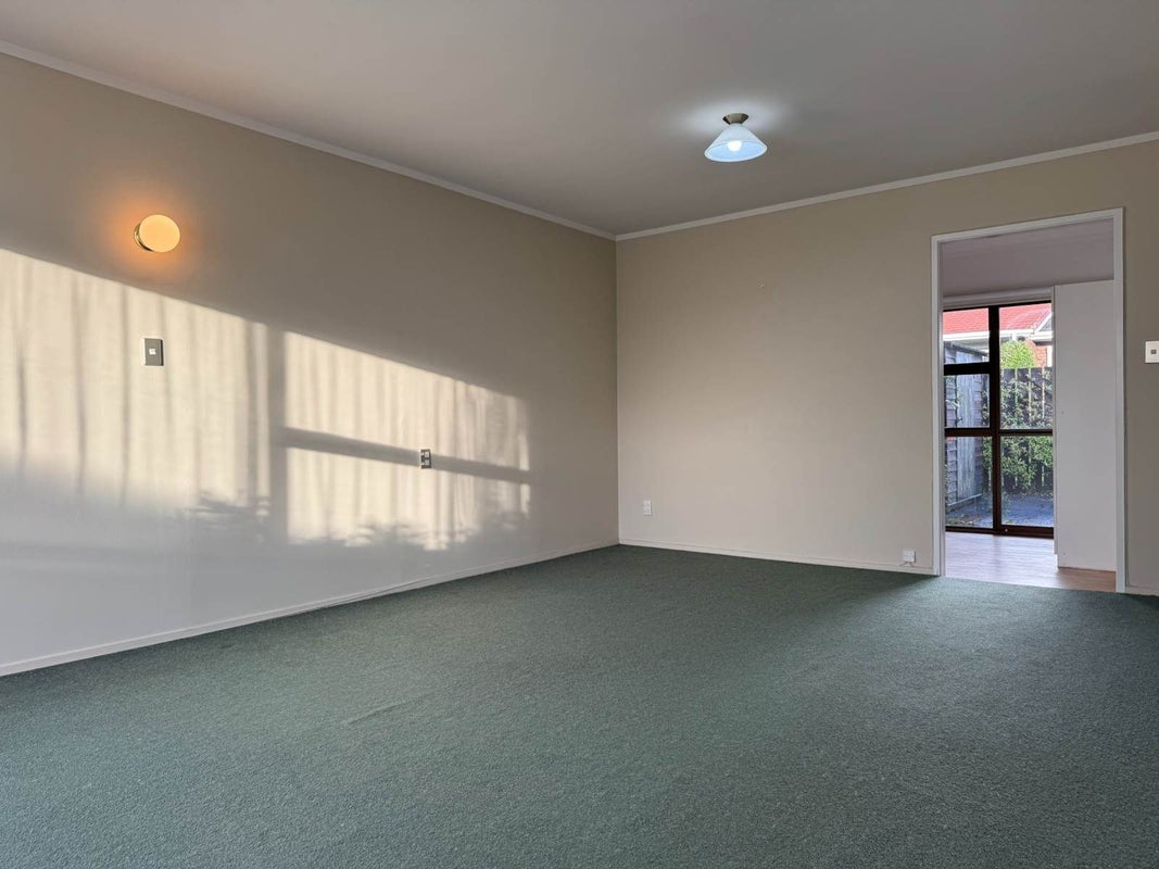 2/14 New Windsor Road, Avondale, Auckland - Carousel 2