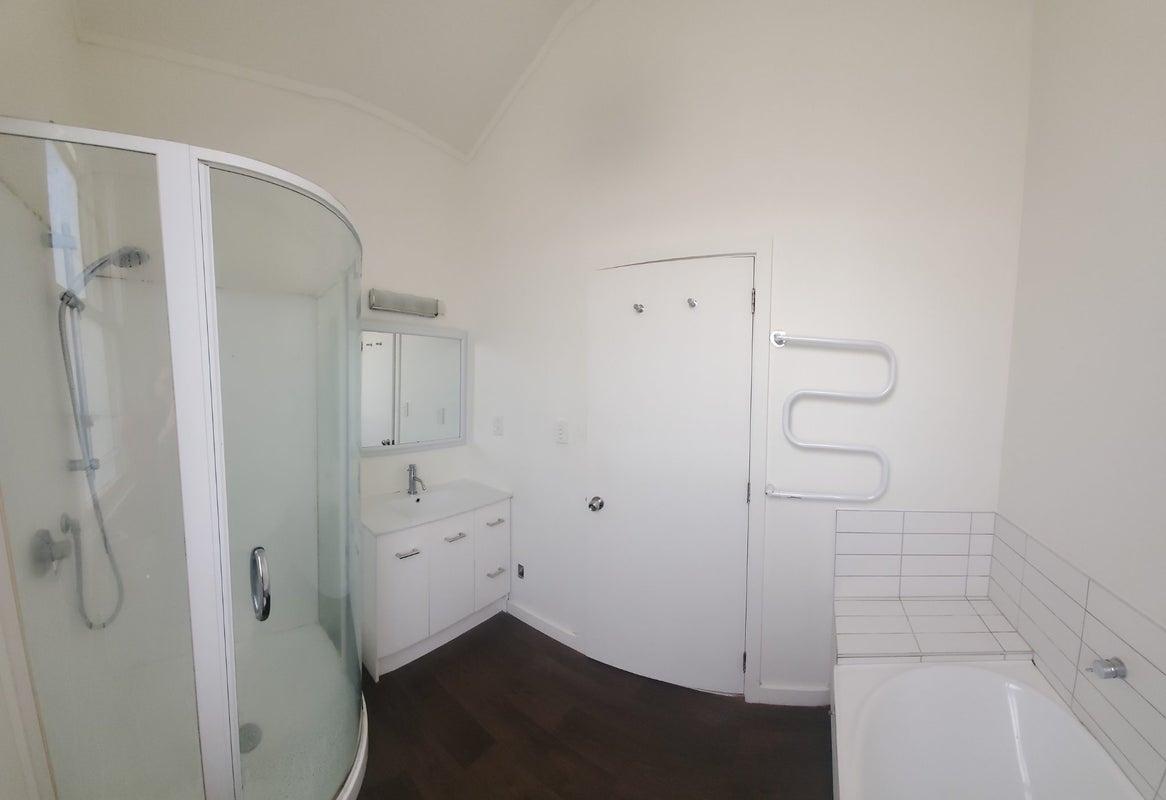 16 Edinburgh Terrace, Berhampore, Wellington - Carousel 14