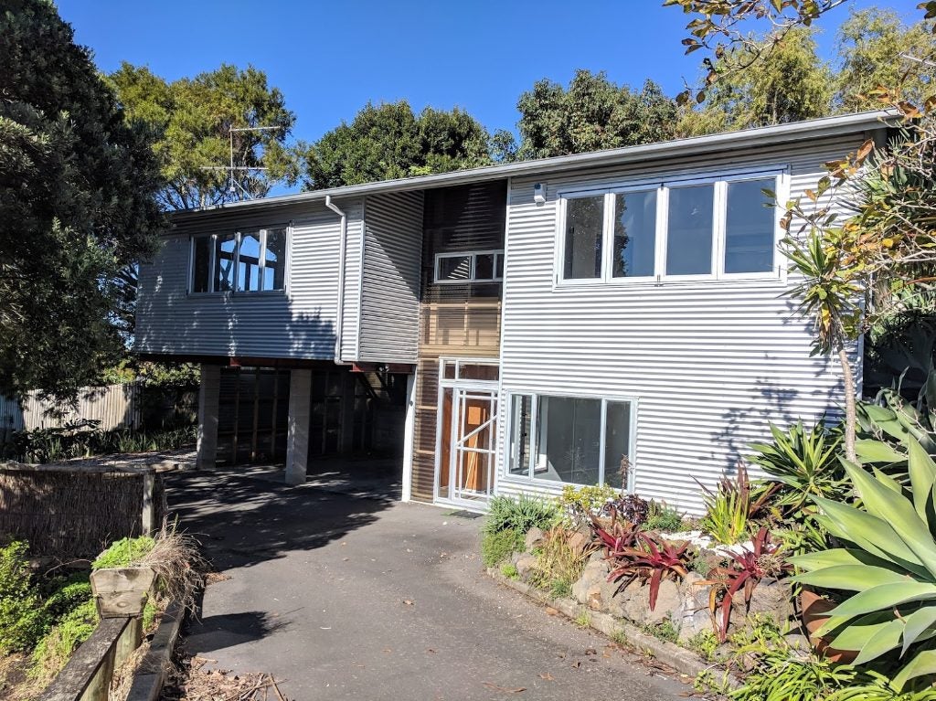 35E Warren Avenue, Three Kings, Auckland - Carousel 1