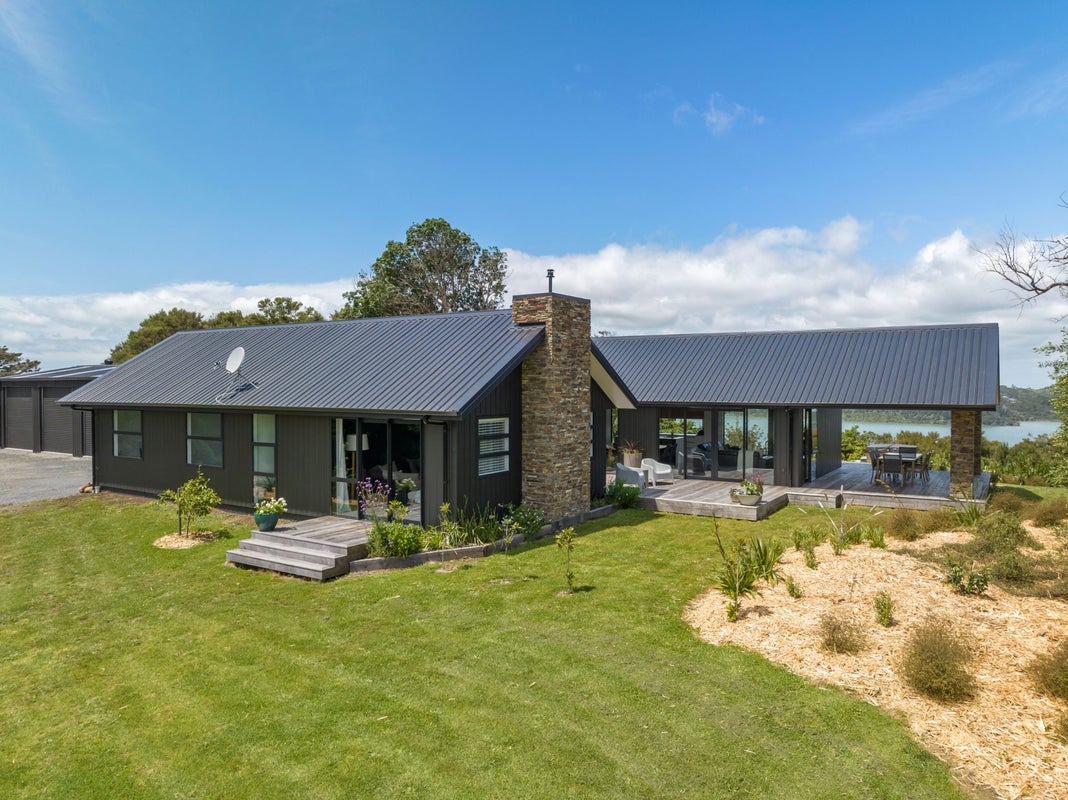 8 Parua Cemetery Road, Parua Bay, Whangarei - Carousel 1
