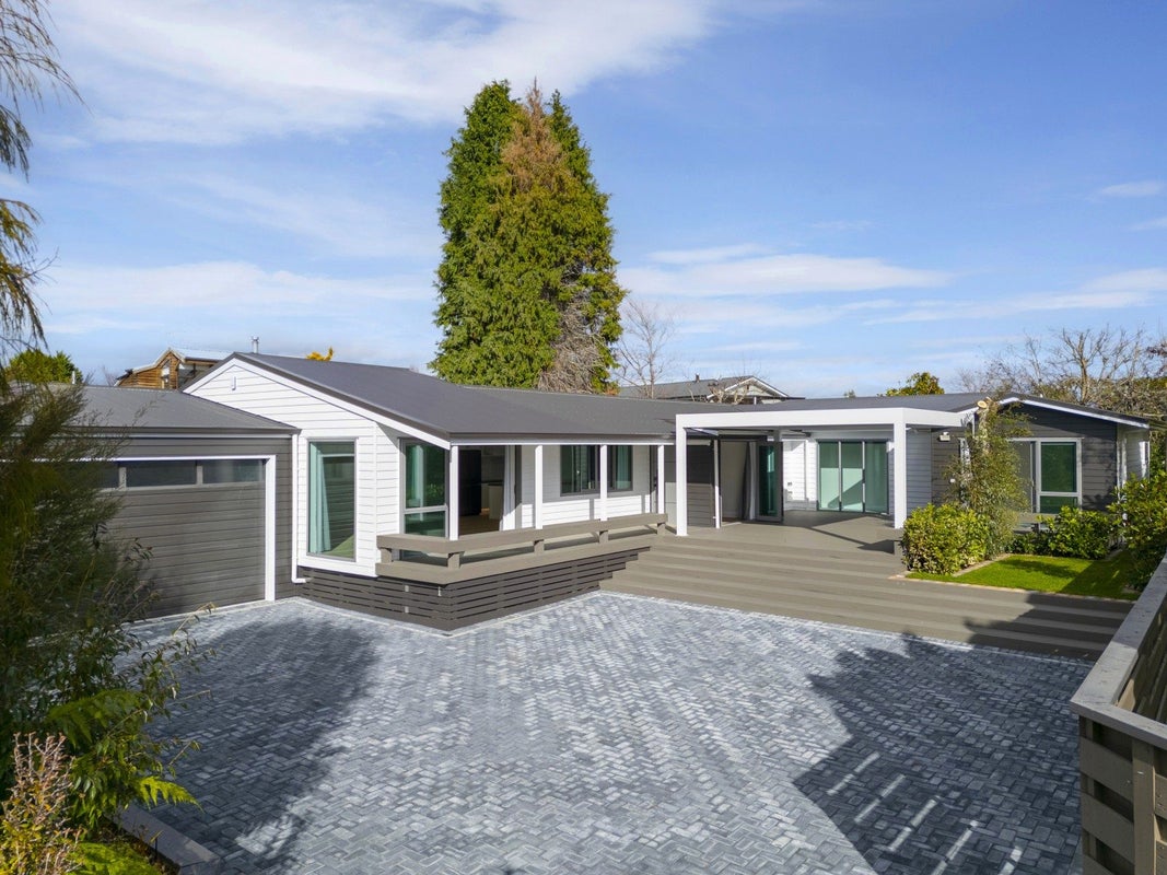 11 Oregon Drive, Rainbow Point, Taupo - Carousel 1