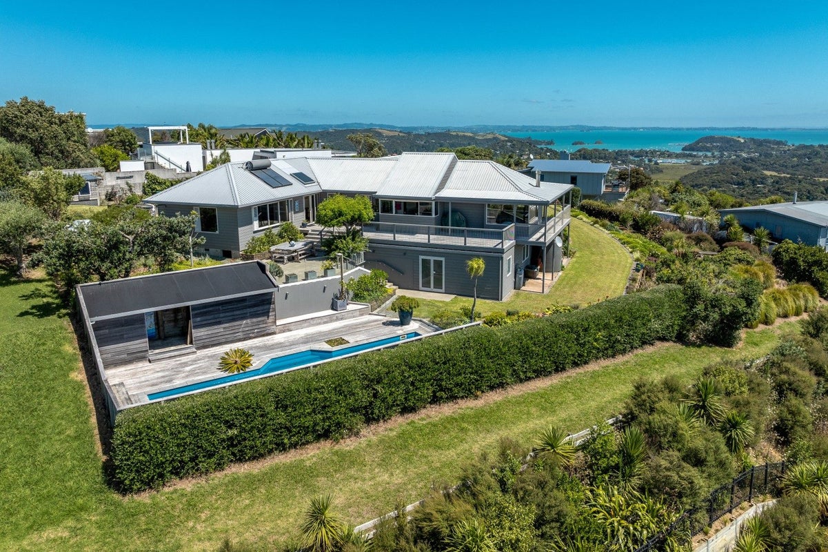 36 View Road, Ostend, Waiheke Island - Carousel 1