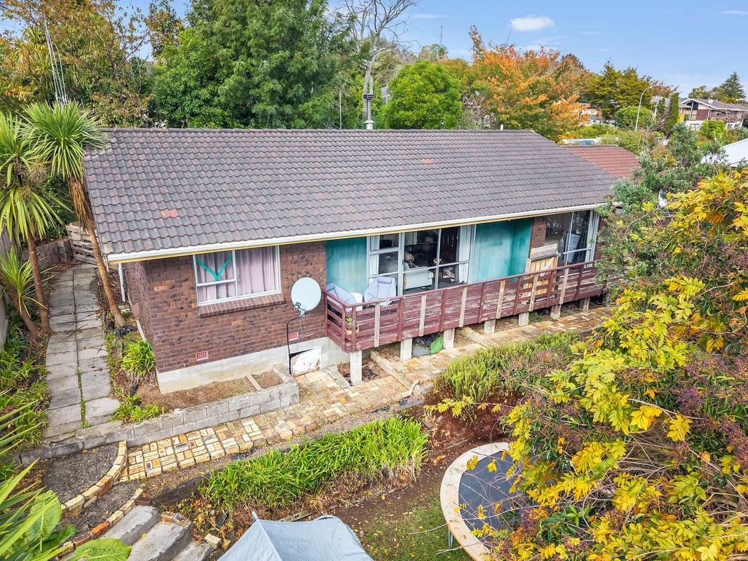 22 Pohutukawa Drive, Pukete, Hamilton - Carousel 1