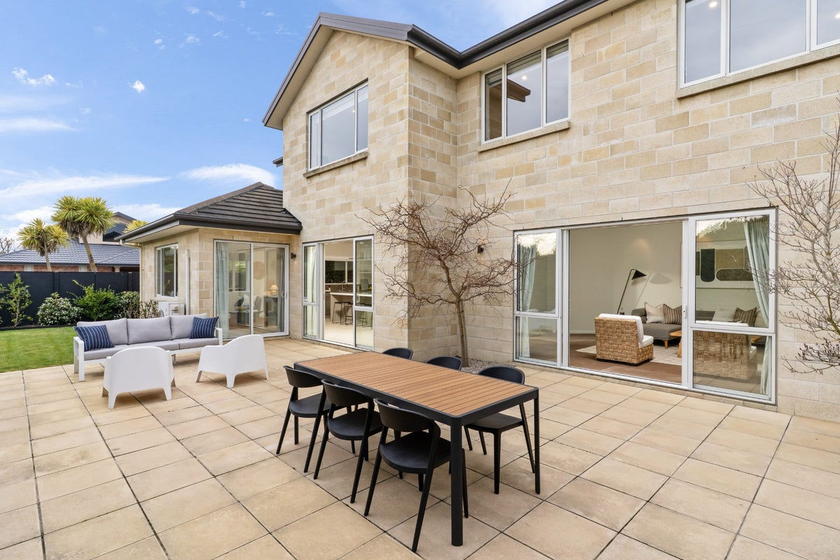3 Leabridge Mews, Harewood, Christchurch - Carousel 2