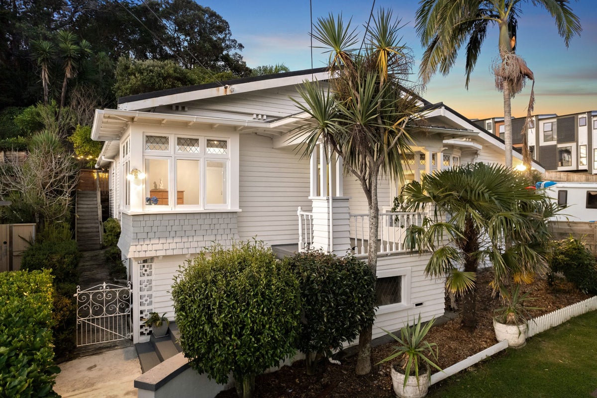 19 Wolseley Street, Morningside, Auckland - Carousel 1