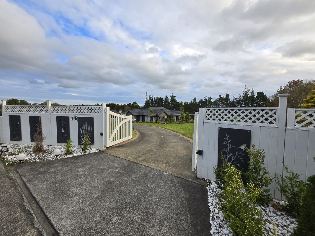 190 Oraha Road, Kumeu - Carousel 1