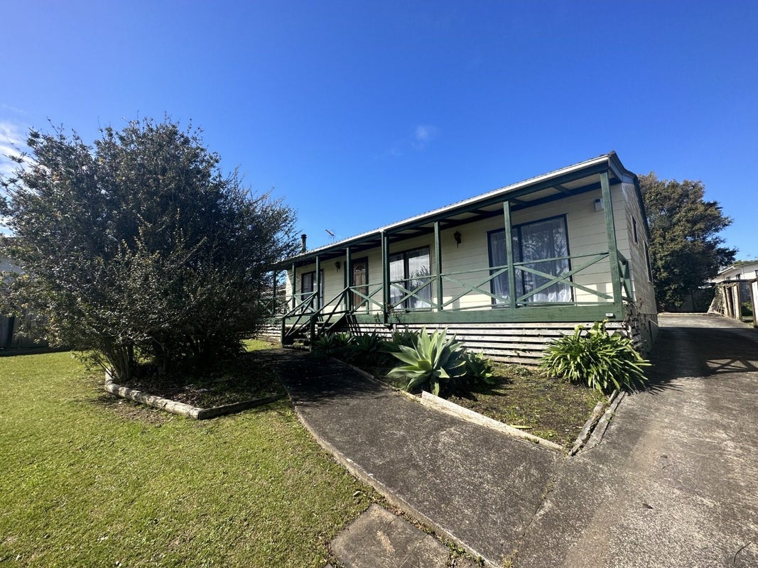 8 Tyndrum Place, Highland Park, Auckland - Carousel 1