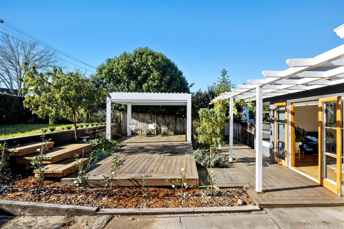 325 River Road, Claudelands, Hamilton - Carousel 1