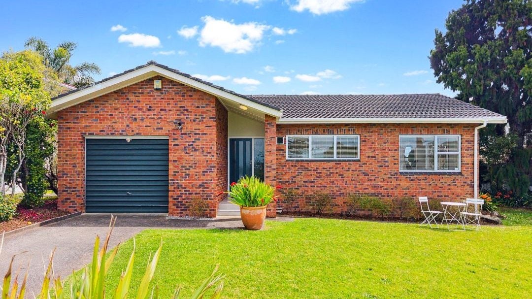 26 McBreen Avenue, Northcote, Auckland - Carousel 1