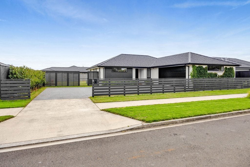 9 Atutahi Street, Hurdon, New Plymouth - Carousel 23