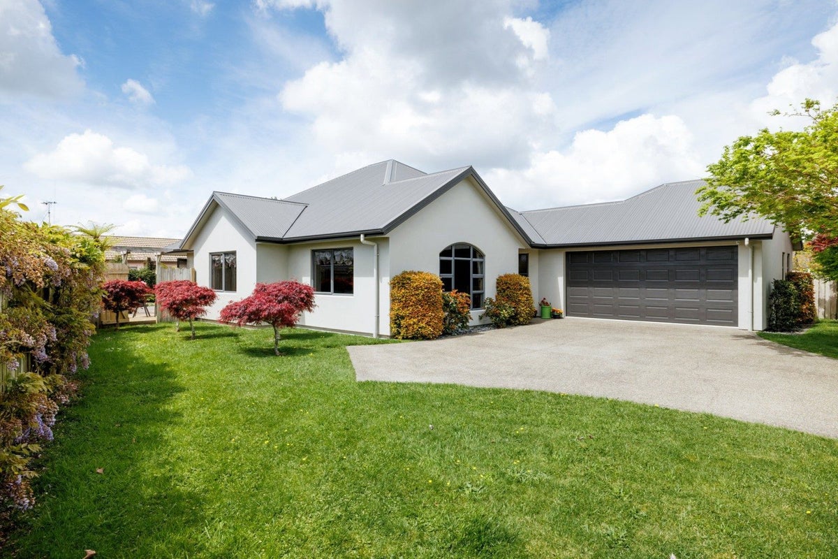 3 Lockhart Place, Rototuna, Hamilton - Carousel 1