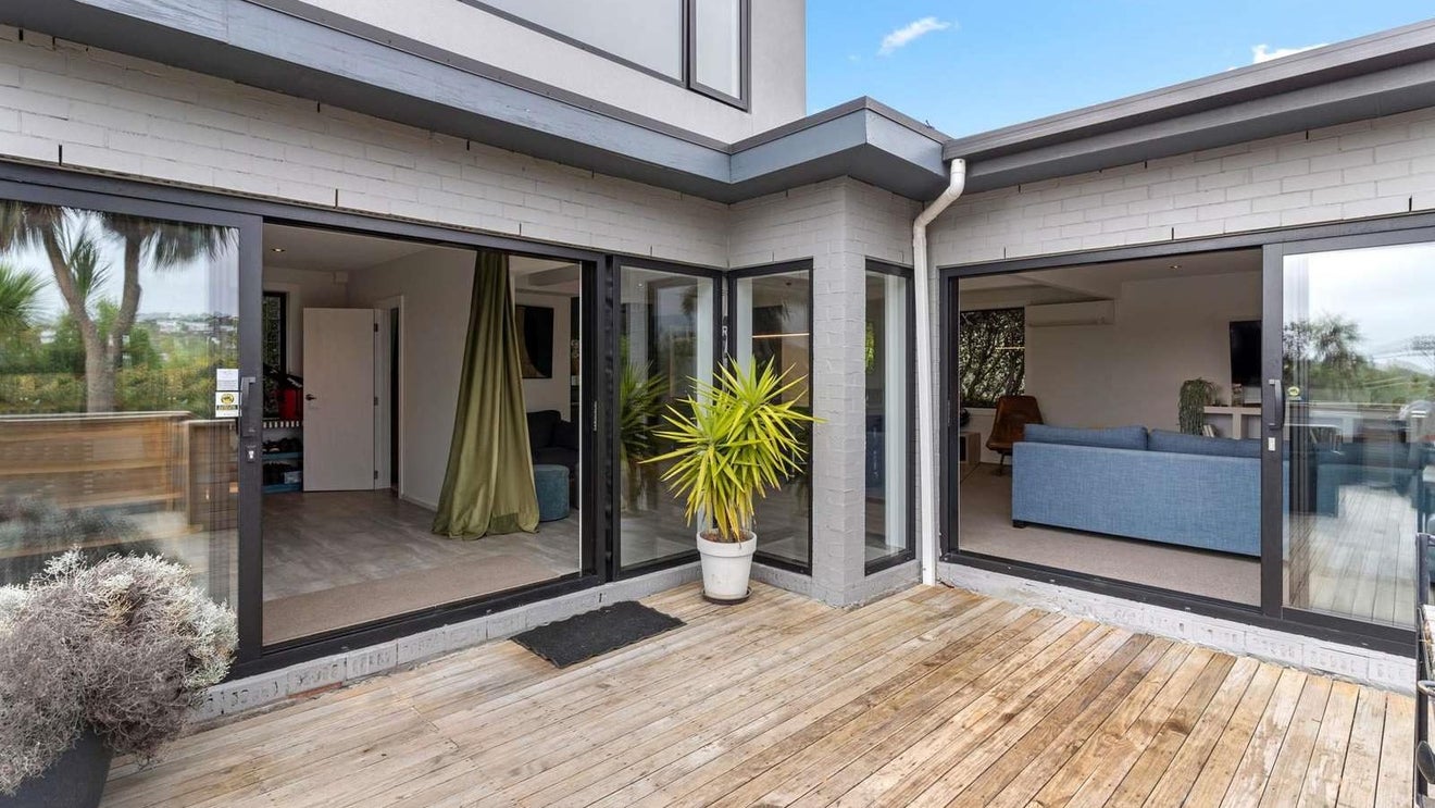 11 Vernon Terrace, Hillsborough, Christchurch - Carousel 1