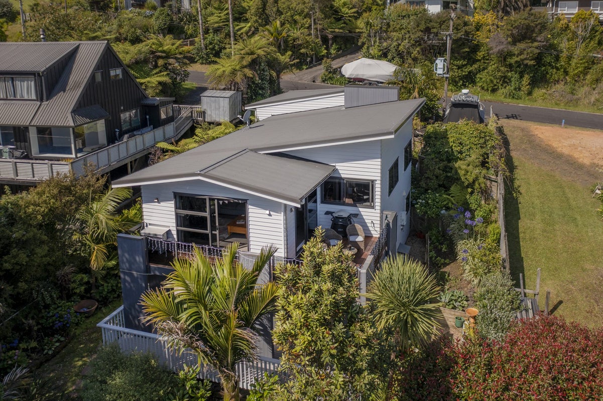 1B Haddon Crescent, Whitianga - Carousel 1