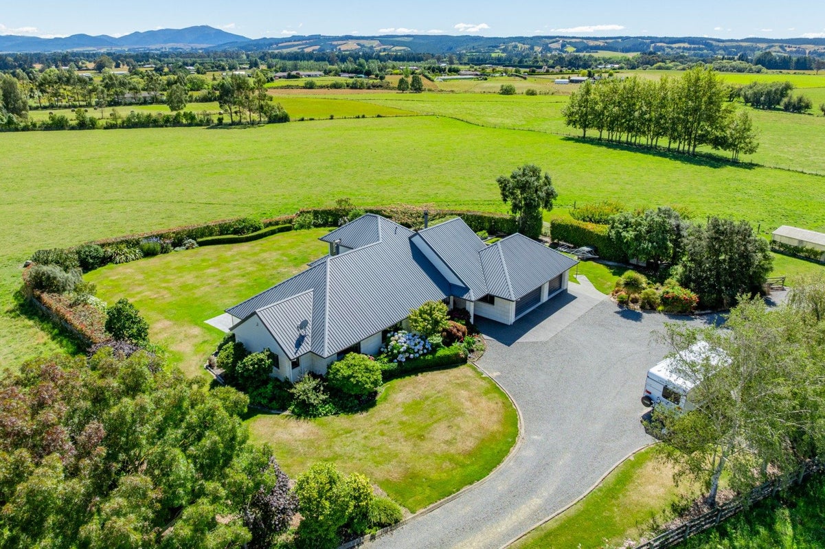 132 Round Hill Road, Loburn, Loburn - Carousel 1