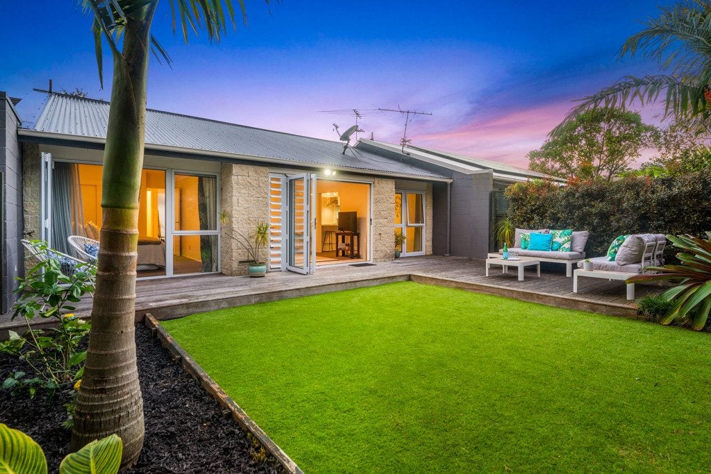 2/40 James Evans Drive, Northcote, North Shore City, Auckland - Carousel 2