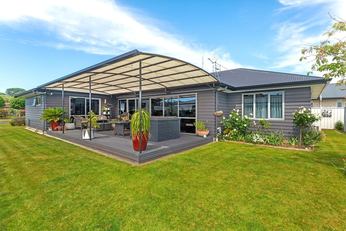 50 Sterling Park, Lytton West, Gisborne - Carousel 2