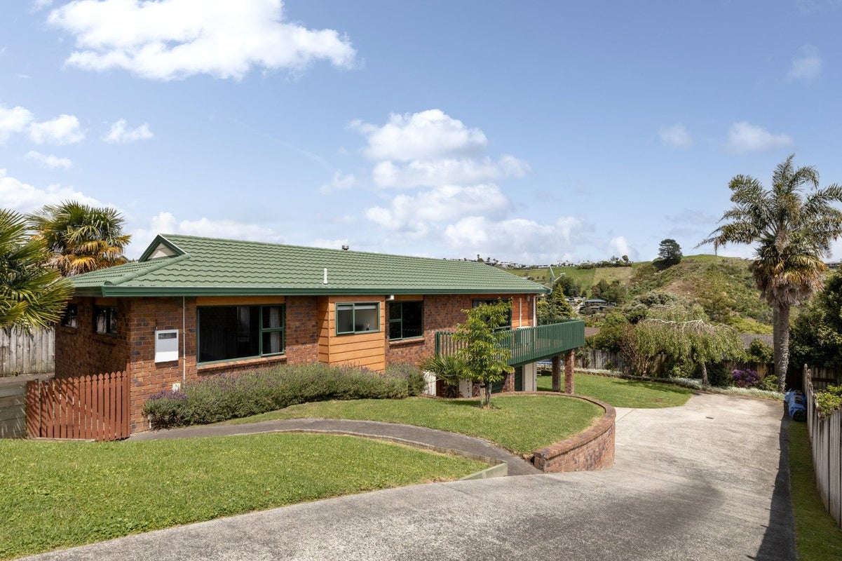 17 Vanderbilt Place, Welcome Bay, Tauranga - Carousel 2